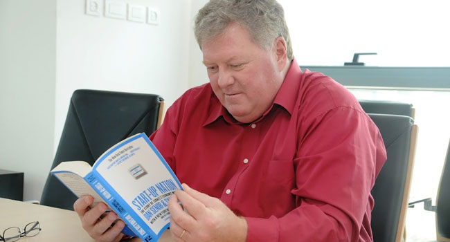 פיט קורסי מרבה לבקר בישראל כמי שאחראי על מערכות האחסון של אקוולוגי'ק. מרכז המו"פ בישראל הוא האחראי להצלחת אסטרטגיית התאמת כל מערכות האחסון של דל, גם קומפלנט בקרוב, לעבודה הן בבלוקים והן בקבצים, כמו שמקובל בתעשייה. כלומר ש-100 העובדים בישראל, אחוז אחד מ-100,000 העובדים של דל בעולם, אחראים לפתרון החשוב בעולם האחסון עתיר הרווחיות. קורסי אינו יודע לאיזה חברות ישראליות דל לוטשת עיניה בהמשך למסע הרכש, כי אין זה מתפקידו, וגם אם היה יודע, מן הסתם לא היה אומר, אך התחומים החמים, לדבריו, הם אחסון ואבטחה - תחום חזק ביותר בישראל