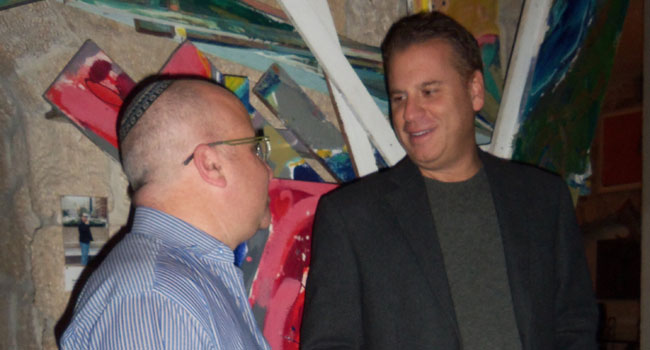 מימין: שמוליק ענתבי, דירקטור ב-VMware באזור אגן הים התיכון, ודורון דרייר, מנכ"ל Arrow ECS