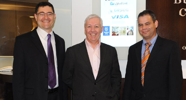 מימין: אודי ויזנר, מנכ"ל וריפון ישראל; עודד סאלומי, נציג ויזה כ.א.ל באירופה; שיין בלף, ויזה אירופה