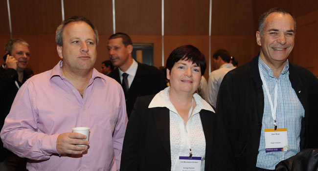 מימין: אורן מוסט, נשיא גולן טלקום; אורית מנדלסון-שהם, מנהלת תוכנית קלוג-רקנאטי בישראל; זאבי ברגמן, מנכ"ל נייס. צילום: ישראל הדרי