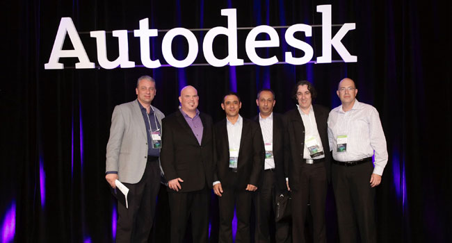 מימין: אודי וינטראוב, מנכ"ל אומניטק; חמי מילר, CTO ומנהל פיתוח עסקי בחטיבת אוטודסק באומניטק; ובמרכז, אילן ישראל, מנהל חטיבת אוטודסק באומניטק 