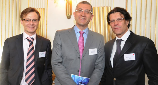 דומינק בורה (Dominique Bourra), מנכ"ל NanoJV; פרנק אמארד, סמנכ"ל מכירות איזור בנלוקס, מלטה, ישראל; ארנו דלטיין, מנהל מגזר ציבורי ב-Quotium הצרפתית