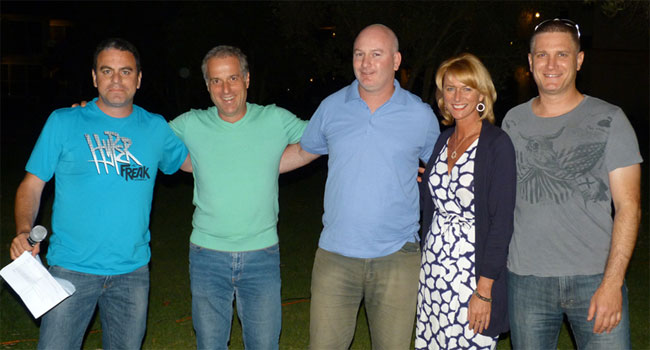 מעמד הענקת מגן הכבוד. מימין: שלומי פרייס - מנכ"ל נט-אפ ישראל, גולי, ניר גרבל - מנהל צוות מכירות אנקור, אבי נורמן - מנכ"ל TIE, ו-ינון וטשר - מנהל שותפים עסקיים