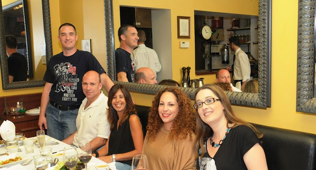 מימין: אפרת גרינברג, מנהלת הפצה במיקרוסופט; גלית מג'ר, מנהלת תחום CMS במיקרוסופט; חגית חסקלוביץ' - מנהלת מחלקת תוכנה, אבנט תקשורת; יונתן רגב, מנכ"ל אבנט תקשורת; ורונן אשכנזי, מנהל קבוצת SMB ושותפים עסקיים, מיקרוסופט