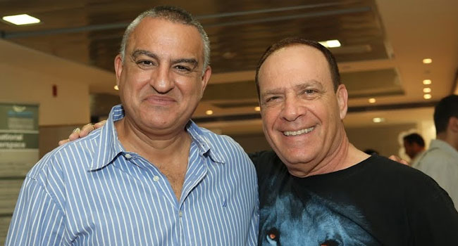 מימין: פלי הנמר - נשיא קבוצת אנשים ומחשבים שהפיקה את האירוע, וד"ר גבי סיבוני - ראש תכנית סייבר במכון למחקרי ביטחון לאומי