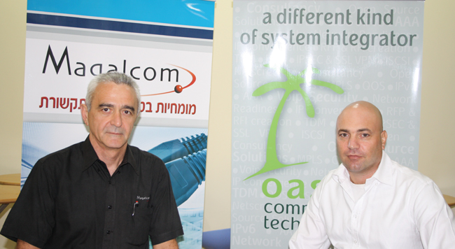 זאב שכטר, מנכ"ל מגלקום וחן רוזן-רג'ואן, מנכ"ל אואזיס טכנולוגיות תקשורת