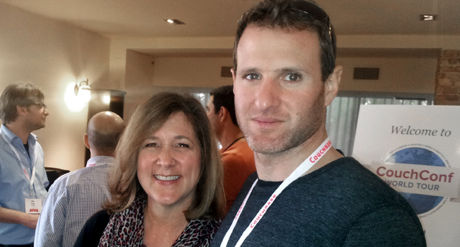 מלינדה ווילקן - סמנכ"לית השיווק העולמית של Couchbase, ואסף בירנצוויג - מנכ"ל ומייסד זאפונט, הנציגה המקומית בישראל 