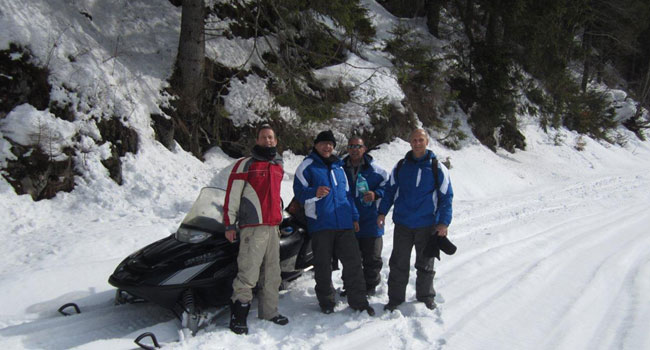 נוף טיפוסי בחוויה לא שגרתית. החברים הוותיקים, רגע לפני הירידה לשטח