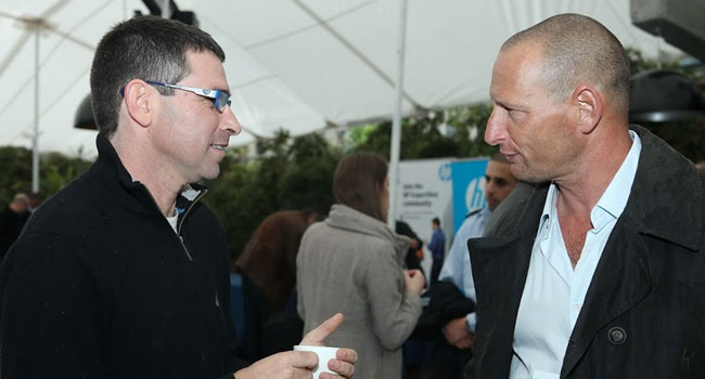 מימין: גיל ליטני – מנהל מכירות ב-HP, צחי שקד -Intel EC WW planer