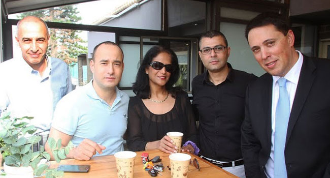 מימין: סטפן שמידט, HP ESP Director MEMA; אייל דאלי, HP ESP Regional Manager; שרון עמר – מנהלת שיווק, HP; גיא ריצ'קר, מנהל חטיבת התוכנה; ונועם צוברי, מנהל PreSale