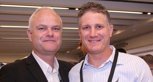 שלומי פרייס (מימין), מנכ"ל נט-אפ ישראל, עם רענן ביבר - מנהל פעילות VMware ישראל