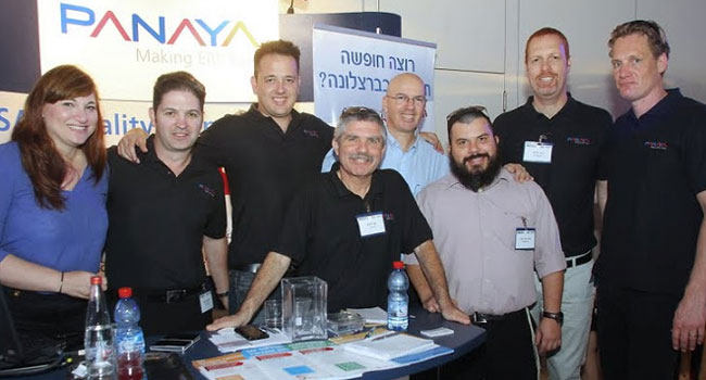 מימין: וויב קנוסן, שיווק; גיא אלתר, מנהל לקוחות; משה אברהמי, מנהל פריסייל; יואב צור, שותף עסקי לקוחות אסטרטגיים; אבי לינדן, מנהל לקוחות; איתי לוי, מנהל מכירות אזור אירופה; אביעד מרקו, מנהל לקוחות; ואילת גלאוברמן, מנהלת אירועים 