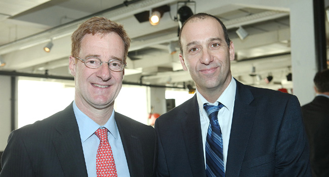רון לינדר (מימין), מנכ"ל אלעד מערכות; והרוזן ג'ון קורנט דה אלזויס, שגריר בלגיה בישראל