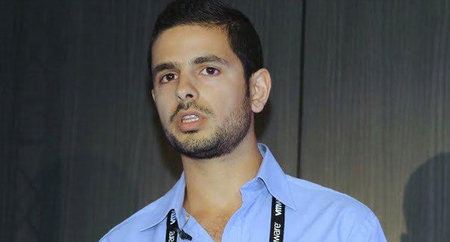 איתי משולם, VMware Implementation Specialist ב-EMC ישראל, הציג את פתרון ה-vCloud Director 5.1 והסביר מדוע וכיצד יש להגן על סביבת ה-vCloud Director. הפתרון שהוצג הוא שימוש ביכולות ה-vSphere Metro Storage Cluster, שמעניק את האפשרות להשתמש ב-Stretched Datastore – יצירת דטה סנטר אחד הבנוי בשני אתרים באמצעות חלוקה של ה-vCloud Director. כך מקבל הלקוח יכולות של איזון עומסים, ניידות, הפחתה מקסימלית של זמן השבתה והתאוששות מהירה מאסון