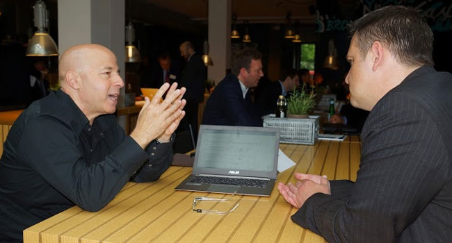 עופר עובד (משמאל), מנכ"ל 365 scores