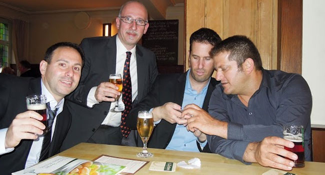 חוגגים סופו של אירוע מוצלח. מימין: דוד חוה, מנכ"ל MIW; אורי דווידוביץ', G-Stat; אנדראס רדא, מנכ"ל NGN; וחיים בוקאי, מנכ"ל world8