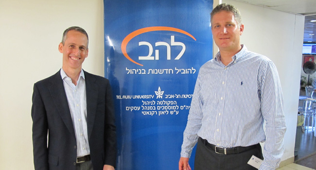 מימין: שלומי פרייס - מנכ"ל נט-אפ ישראל, ופרופ' גד אלון מבית הספר Kellogg באוניברסיטת Northwestern