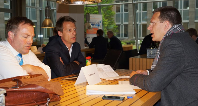 מימין: אנדראס פוכס, T-Systems, ביחד עם תומר בן שלום - מנכ"ל Livingrid.TV