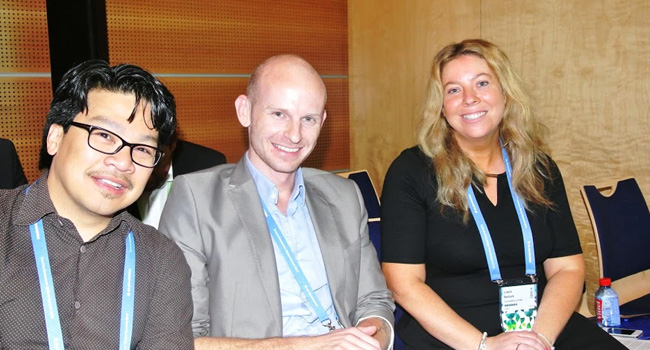 TLV - מותג בינלאומי אמיתי, עם סנטימנט מעולה. שלושה אנשי מדיה משוחחים ביניהם על מקום ה-Cool ביותר שהיו בו באחרונה - TLV. מימין: לילך בולוק (נולדה בישראל), בעלת האתר Socialable.co.uk; אלברט פוש, יועץ שיווק מגרמניה; וג'רמי אבוט, אוונגליסט יצירתי מגוגל גרמניה. הציתות, יש לומר, היה אקראי ולגיטימי והמצולמים הסכימו לציטוט בשמם