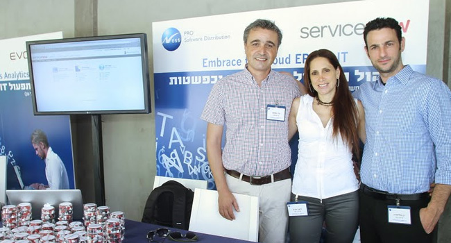 הנציגות הישראלית של ServiceNow, שמספקת מערכת ITSM התומכת במתודולוגיית ITIL וכוללת מספר רב של מודולים מוכנים. מימין: רן גולדשטיין, Engagement Manager ב-ServiceNow ישראל; לימור אפיק, מנהלת ServiceNow ישראל; וגדעון אלפסי - מנהל מוצר, ServiceNow ישראל