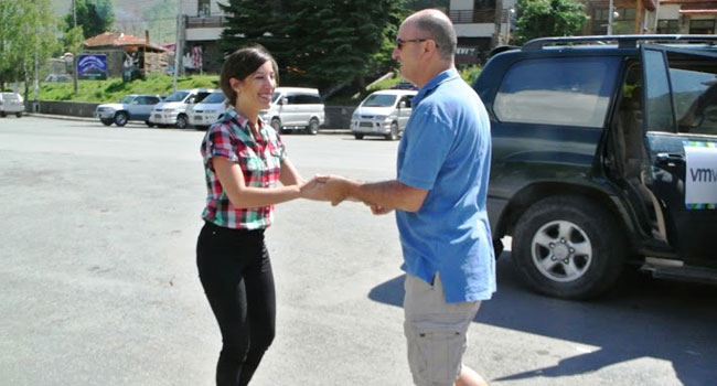 ולפתע פוצחים בריקוד סלסה: שלמה אלה ואפרת בן הרוש. אדירים