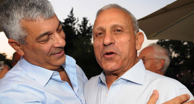 נצפה מפקד חיל האוויר ותיק יותר. מימין: איתן בן אליהו עם אודי שיינווטר (כן, זה המקור, שפירושו בגרמנית מזג אוויר נאה - כשמו כן הוא) שני