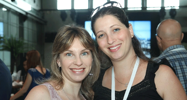נצפו מימין: יפעת גרינפלד - מנהלת לקוחות, אנשים ומחשבים; ואירה גוטמן, מנהלת שיווק בשניידר אלקטריק ישראל