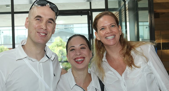 מימין: קרן שביט-ברימן, מנהלת פיתוח עסקי באומניטק; נורית הורביץ, מנהלת חטיבת התכנה באומניטק; ואריק מיפנו, סמנכ"ל שיווק מג'יק ישראל