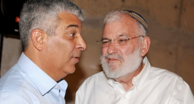 נצפה יעקב עמידרור, ראש המטה לביטחון לאומי, לצידו של א"ש