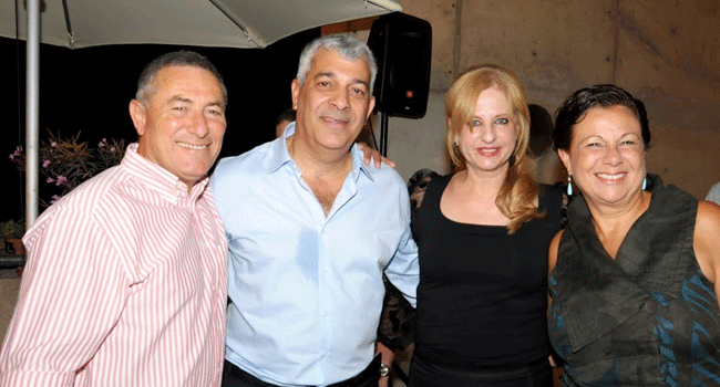 נצפו שני זוגות אלופים: האלוף (מיל') אודי שני ותמי אשתו שלצדו במרכז, ולידם האלוף (מיל') דורון אלמוג ודידי אשתו שלצדו