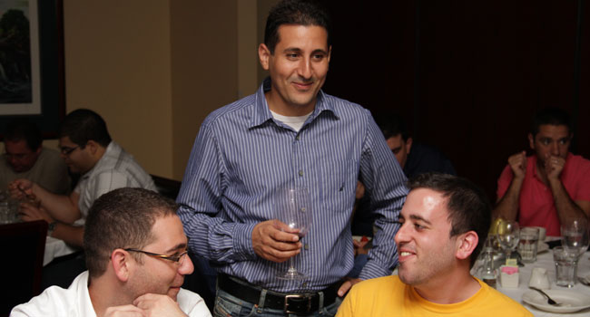 מימין: תום פינדלינג, יועץ בכיר ב-VMware; אופיר זמיר, מנהל טכני אזורי ב-VMware; ו-זיו קלמפנר, מוביל צוות וירטואליזציה, ויזה כ.א.ל