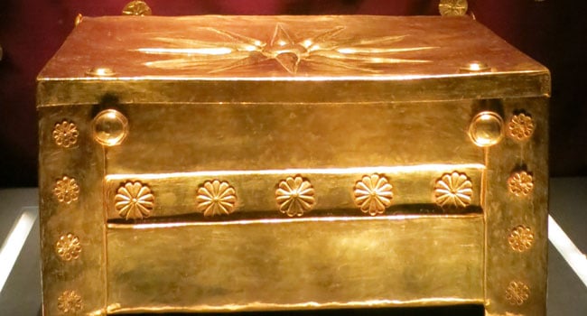 "כל הנוצץ - זהב" במוזיאון ורגינה