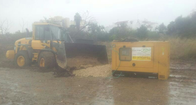 אנשי השטח לא נרתעים מהגשם, שלא פסק לרגע...