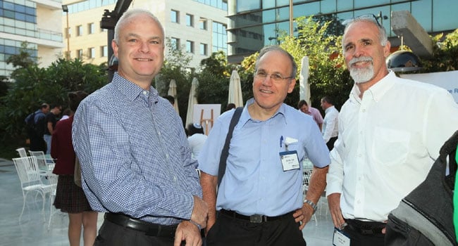מימין: מני צרפתי, HP; קובי שפיבק, יועץ; ורענן ביבר, מנכ"ל VMware ישראל