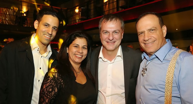 נצפו: הנהלת VEEAM המקומית והאזורית - והנמר. משמאל: אמיר מרואני, מנהל פריסייל; ורד ליברמן, מנהלת סניף ישראל; אליביי רובין, מנהל אזור דרום EMEA; ופלי הנמר, יזם ומנהיג אנשים ומחשבים