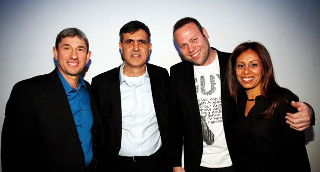 מימין: יפעת שרעבי, מנהלת הרווחה ב-ורינט; אדיר מילר; חנן ג'ינו, מנכ"ל ורינט ישראל; ודן בודנר, מנכ"ל ורינט