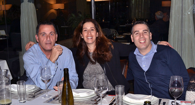 מימין: חיים קריגר, מנהל תחום שו"ב באמן מחשבים; ורד בן עמי, מנהלת מכירות ב-HPSW; צביקה אלפי, סמנכ"ל מכירות באמן מחשבים