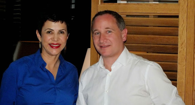 מימין: דיוויד לנדר, מנכ"ל HP ישראל, לצידה של דליה אסיא-פלד, מנכ"לית אנשים ומחשבים, שהשתתפה גם היא במפגש של אתנה, כחברת הוועדה המייעצת של הקרן