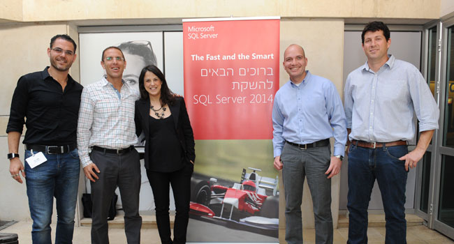 מימין: גד הרן, CTO ב-MRS Data Cube; גיא גלנצר, מנכ"ל מדירה; דניאל רוקח פורת, מנהלת שיווק Application Data Platform במיקרוסופט ישראל; רועי פסטרנק, מנהל תחום Data Platform במיקרוסופט ישראל; ואסף בר, מנכ"ל חברת Eternity