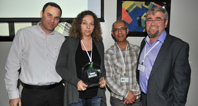 מימין: אלי מייזלס, בעלי קבוצת Intentia; רונן בן דוד, מנמ"ר אקרשטיין; ג'ני גוזין, מערכות המידע באקרשטיין; ועוזי יערי, מנכ"ל Intentia פתרונות מתקדמים