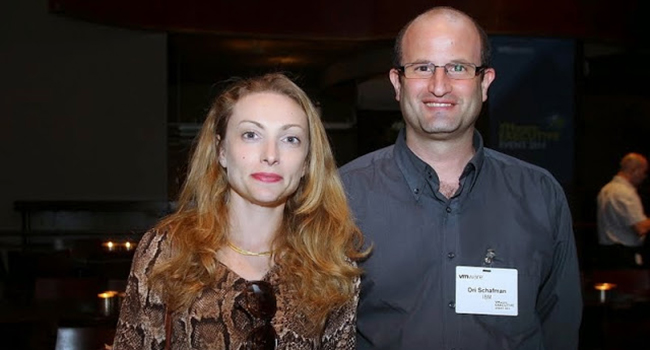 מימין: אורי שכטמן מ-יבמ ואירית אלפרוביץ', מנהלת לקוחות ב-VMware