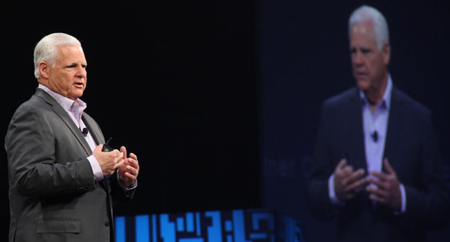 "השקעות אדירות בחדשנות". ג'ו טוצ'י, יו"ר ומנכ"ל EMC, על הבמה בלאס וגאס. צילום: אור יעקב