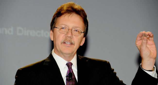 זו הטכנולוגיה: בידו של קלי השבב החדש של יבמ לשאחר כ-30 שנה הוקטן וצופף עשרות מונים ועוצמתו פי אלפים