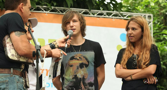 כוכבי "החממה" מברכים את חתני וכלות האירוע הנרגשים