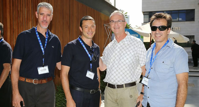 מימין: יעקב פורת וציקי קסטנבוים, מנהלי פרויקטים בבנק הפועלים; דוד ביסמוט, מנהל פתרונות ניטור וניהול ב-NessPRO; ועמית ארמוזה, מנהל חטיבת השו"ב ב-NessPRO