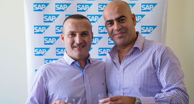 מימין: רמי מנחם, מנהל המכירות והשותפים העסקיים ל-SME בסאפ ישראל, ועמית ברקאי, מנכ"ל ושותף באיי-פרוסיס