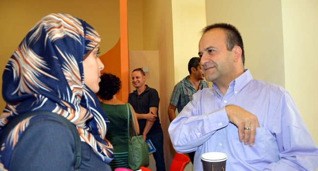 מימין: יואב צרויה, שותף ב-JVP Cyber Labs, ואחת היזמיות