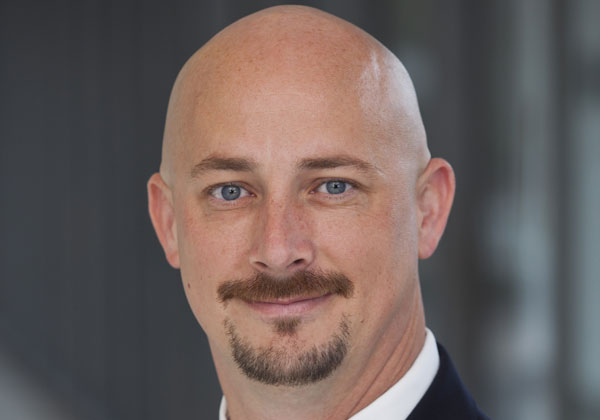 ג'ון הרמון,סגן נשיא מכירות אזורי, BMC