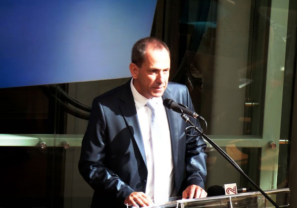 פרופ' שמואל האוזר, יו"ר הרשות לניירות ערך, נותן את הקטע הקצר שלו