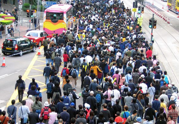 היעד למתקפה הסלולרית: מפגינים בהונג קונג. צילום: BigStock